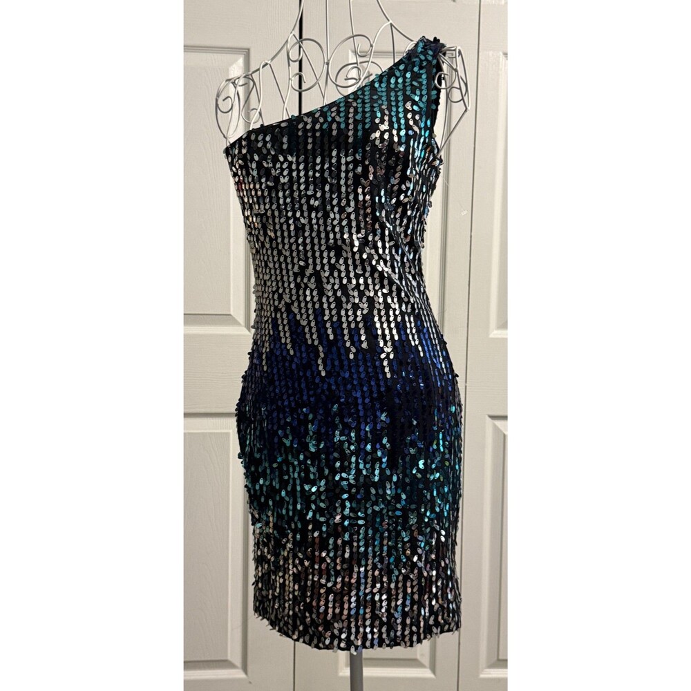 Love Reigin One Sleeve Colored Sequence Dress Size M NEW WITHOUT TAGS NO FLAWS